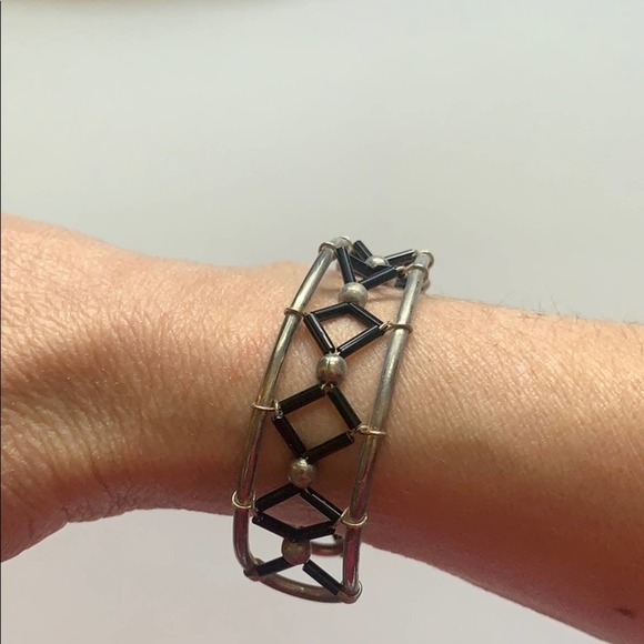 5/ $25 𝅺Bracelet Silver plated bracelet black beads - Picture 1 of 5